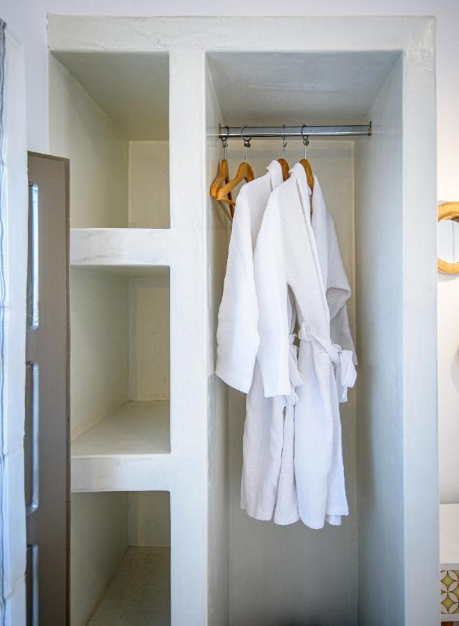 En Plo Boutique Suites Иа Екстериор снимка